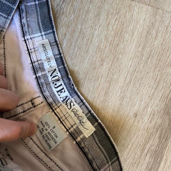 Vintage Grey and White Plaid High Waisted Shorts - Picture 3 of 3